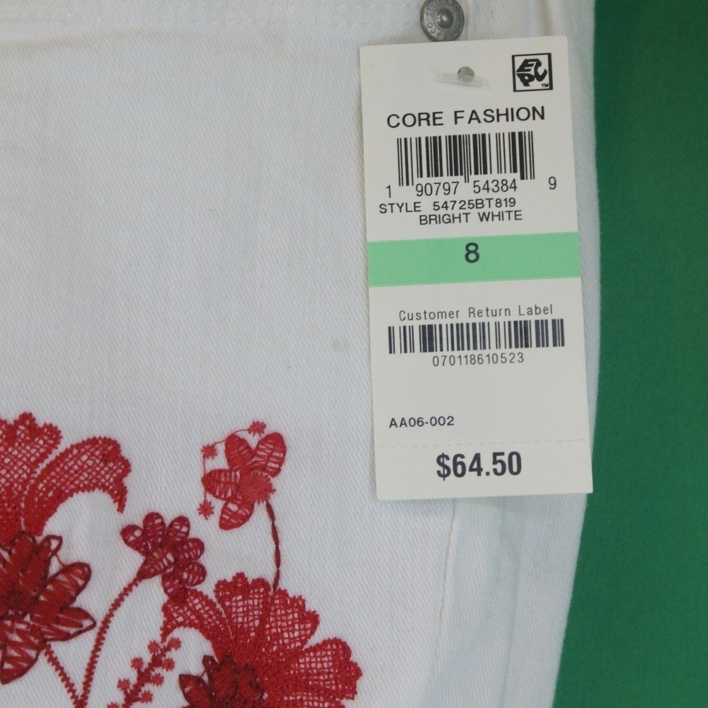 Style & Co Curvy Boyfriend Jeans White Red Floral Embroidery Mid Rise Size 8 NEW - Picture 6 of 16